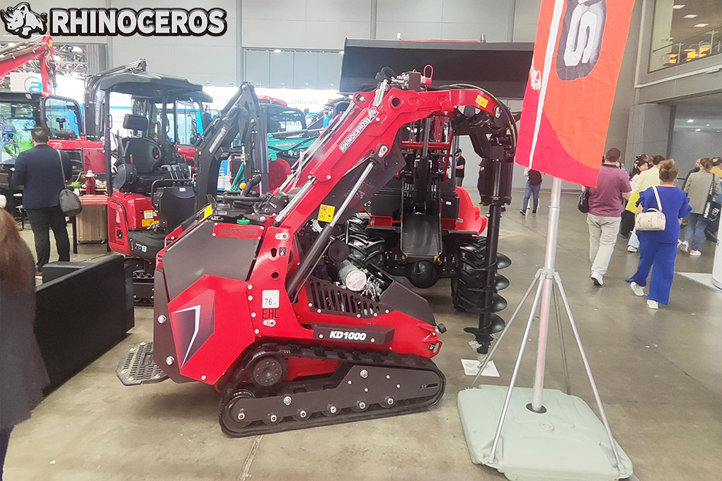 KS1000 Skid Steer bekerja di tapak yang padat