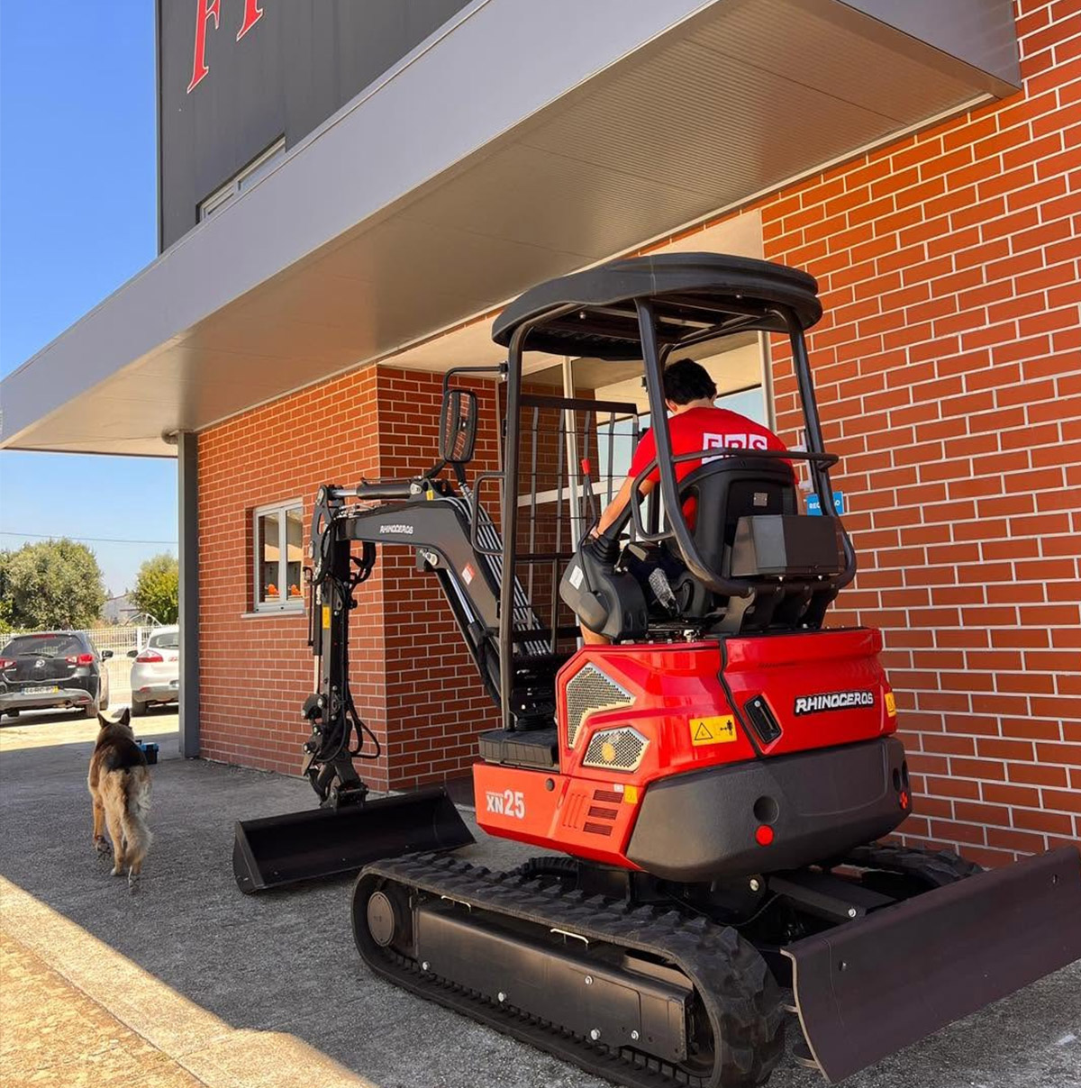 jengkaut rhinoceros xn25c di Portugal.jpg